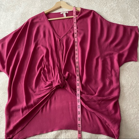 Leith Magenta Knotted Front Top - Picture 4 of 10